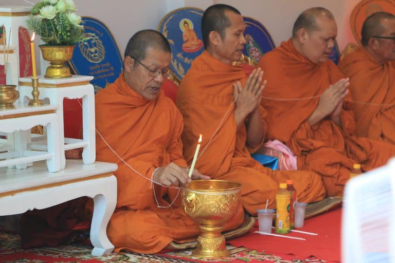 ทำบุญบ้าน