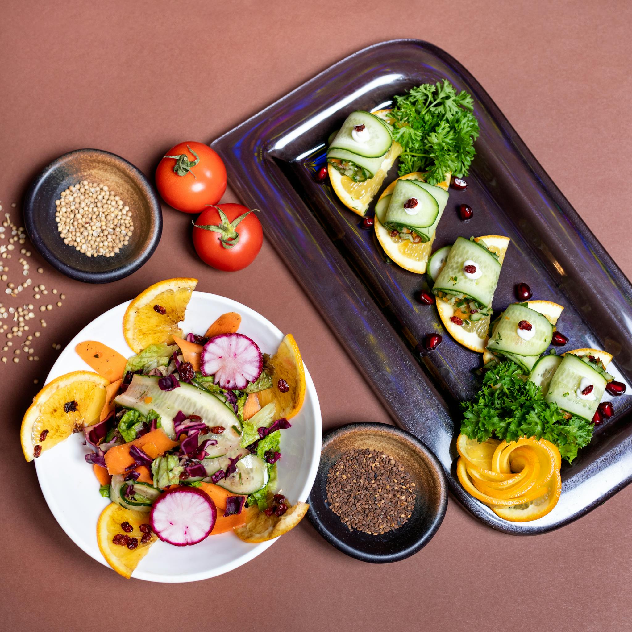 top view of a colorful vegetarian salad and appetizer platter with fresh vegetables and garnishes. 8697519 2048x2048 1 3minutesfood Catering จากเกษตรอินทรีย์ ร่วมส่งต่อความยั่งยืน